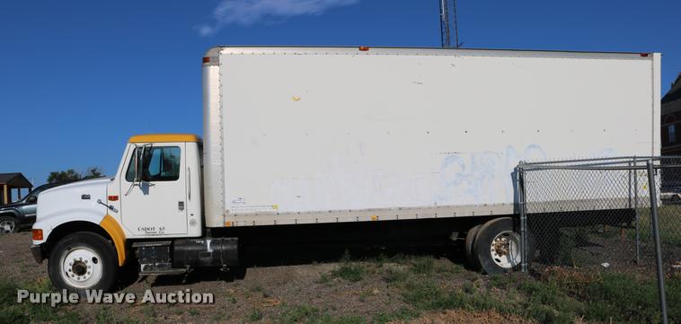 image for item DD0210 1992 International 4900 box truck