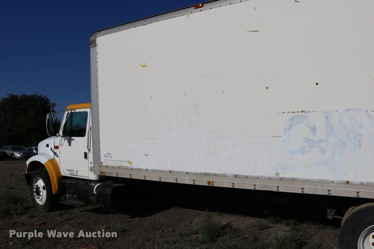 image for item DD0210 1992 International 4900 box truck