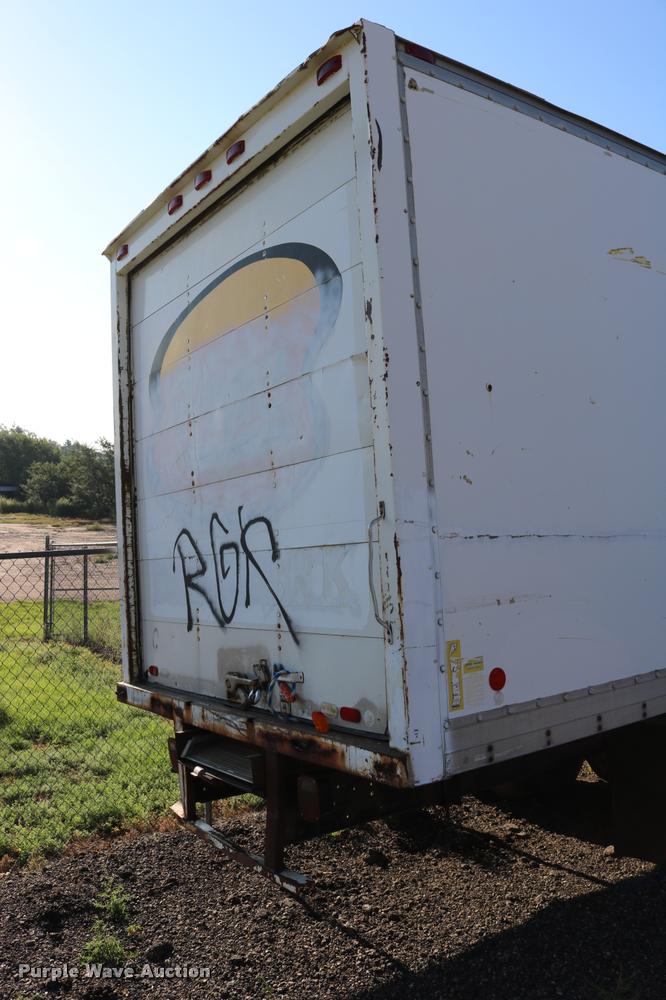 image for item DD0210 1992 International 4900 box truck