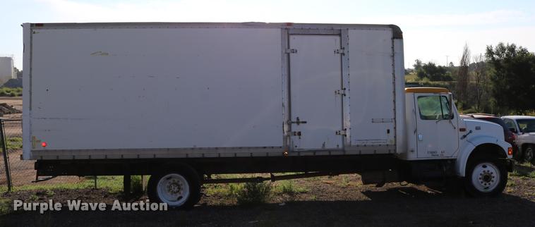 image for item DD0210 1992 International 4900 box truck