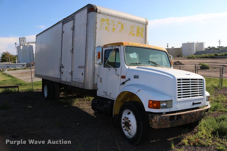 image for item DD0210 1992 International 4900 box truck