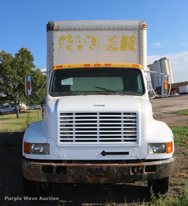 image for item DD0210 1992 International 4900 box truck