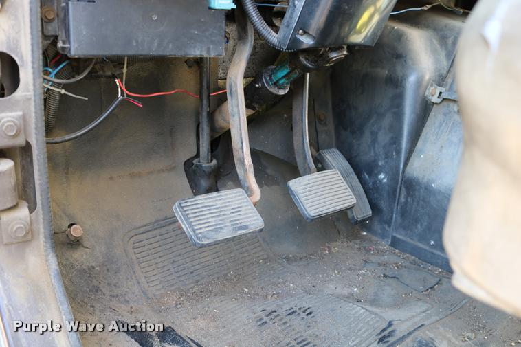 image for item DD0210 1992 International 4900 box truck