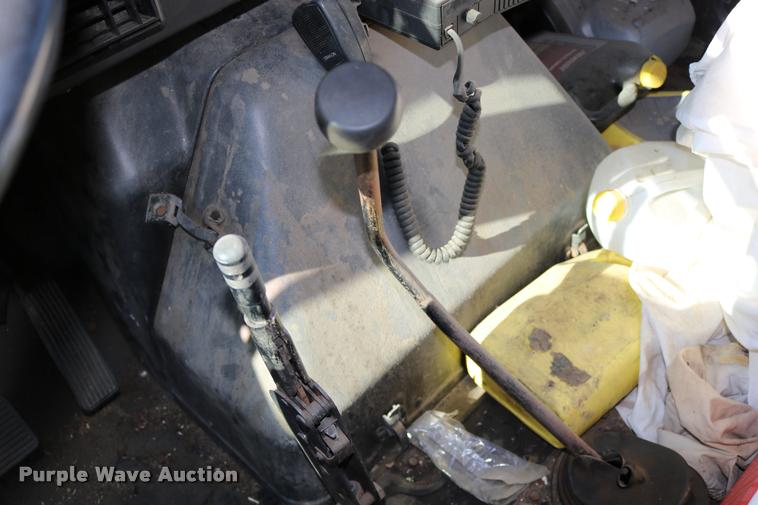 image for item DD0210 1992 International 4900 box truck