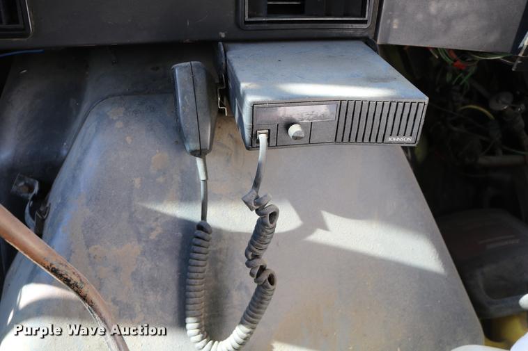 image for item DD0210 1992 International 4900 box truck