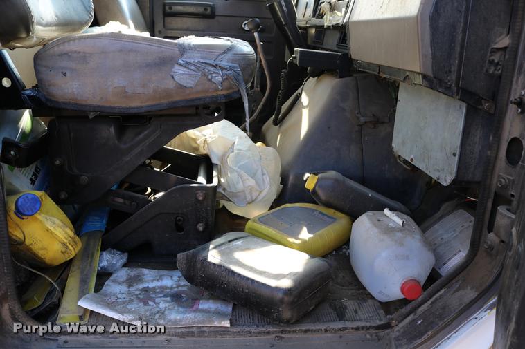 image for item DD0210 1992 International 4900 box truck