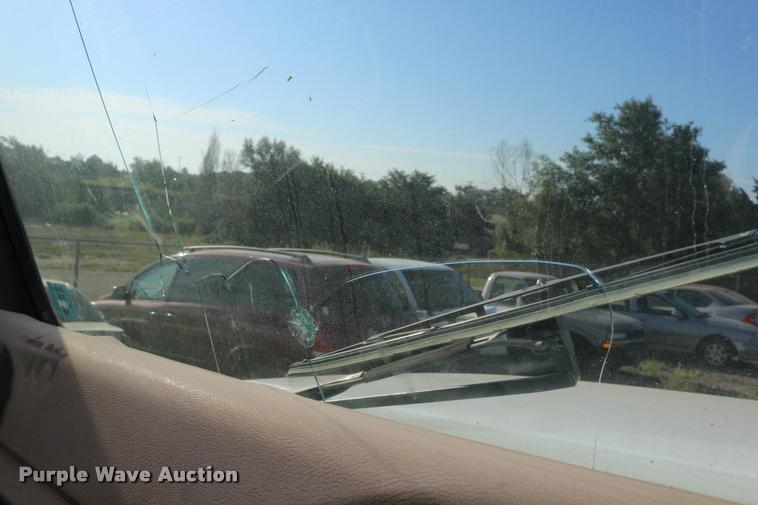 image for item DD0210 1992 International 4900 box truck