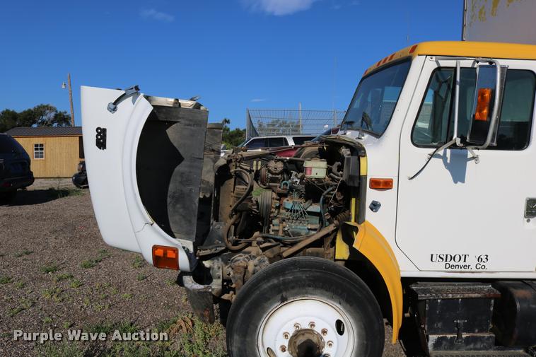 image for item DD0210 1992 International 4900 box truck