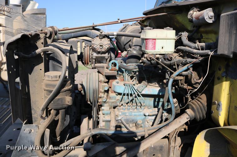 image for item DD0210 1992 International 4900 box truck