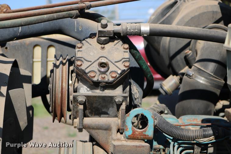 image for item DD0210 1992 International 4900 box truck