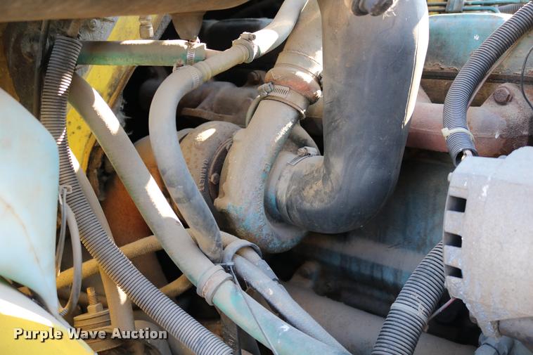 image for item DD0210 1992 International 4900 box truck