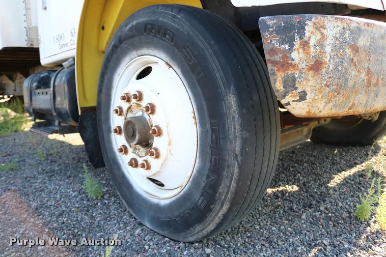 image for item DD0210 1992 International 4900 box truck