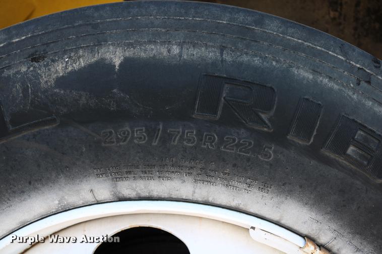 image for item DD0210 1992 International 4900 box truck