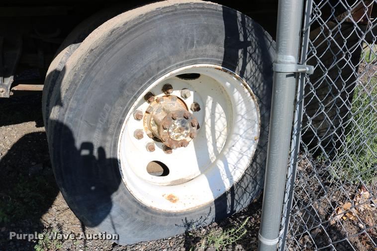 image for item DD0210 1992 International 4900 box truck