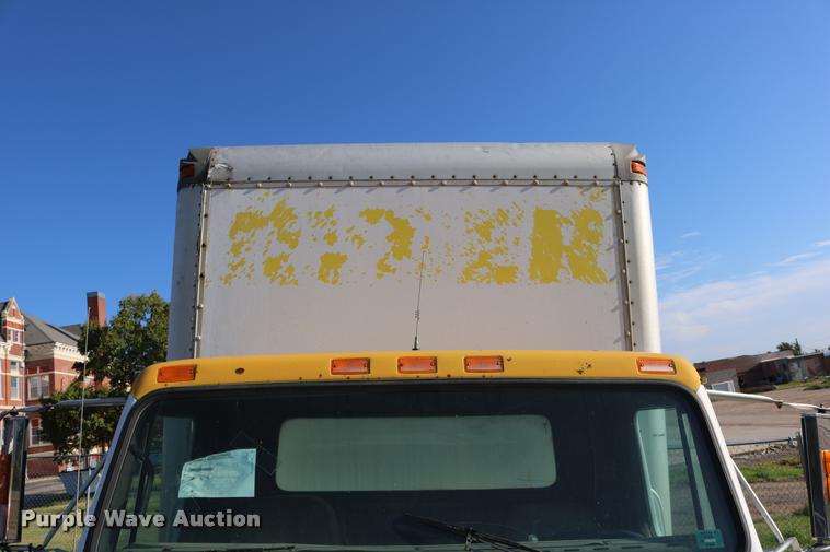 image for item DD0210 1992 International 4900 box truck