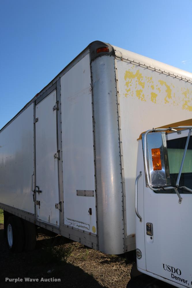 image for item DD0210 1992 International 4900 box truck