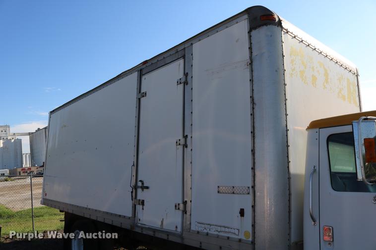 image for item DD0210 1992 International 4900 box truck