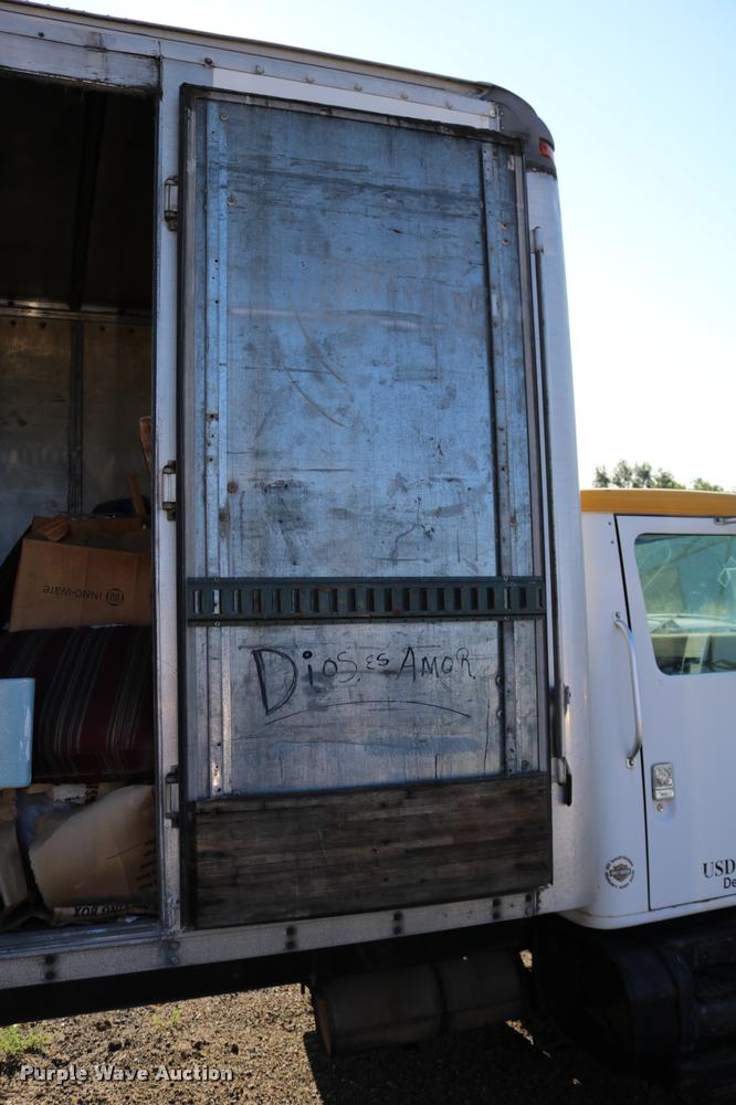 image for item DD0210 1992 International 4900 box truck