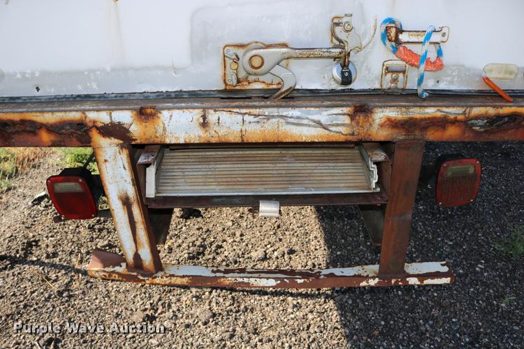 image for item DD0210 1992 International 4900 box truck