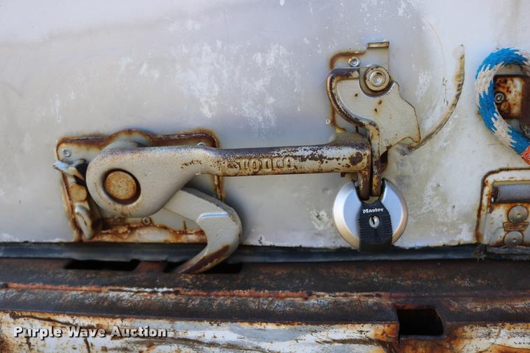 image for item DD0210 1992 International 4900 box truck