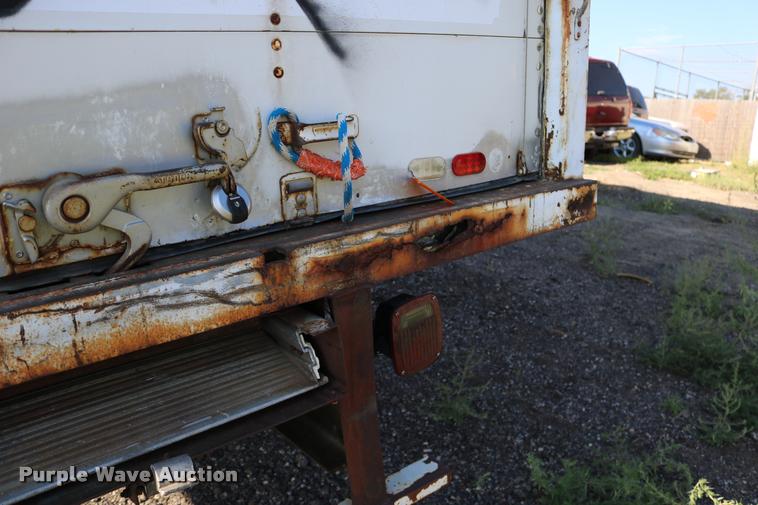 image for item DD0210 1992 International 4900 box truck