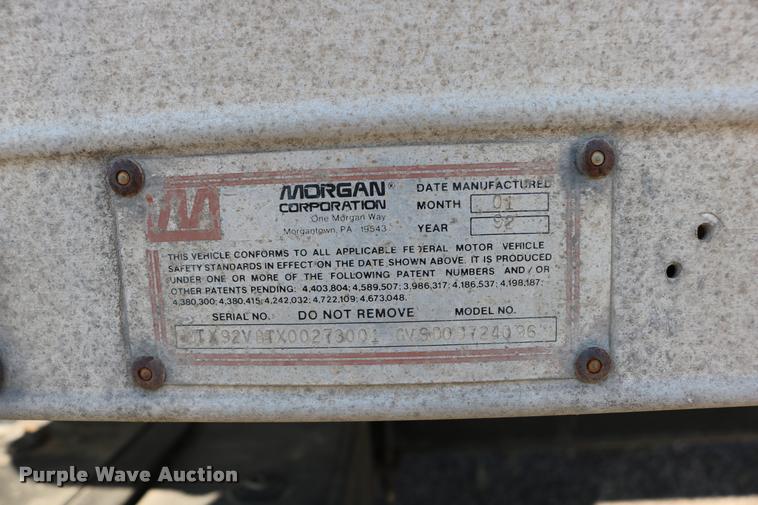 image for item DD0210 1992 International 4900 box truck