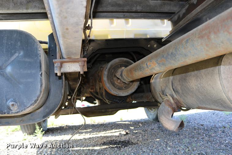 image for item DD0210 1992 International 4900 box truck