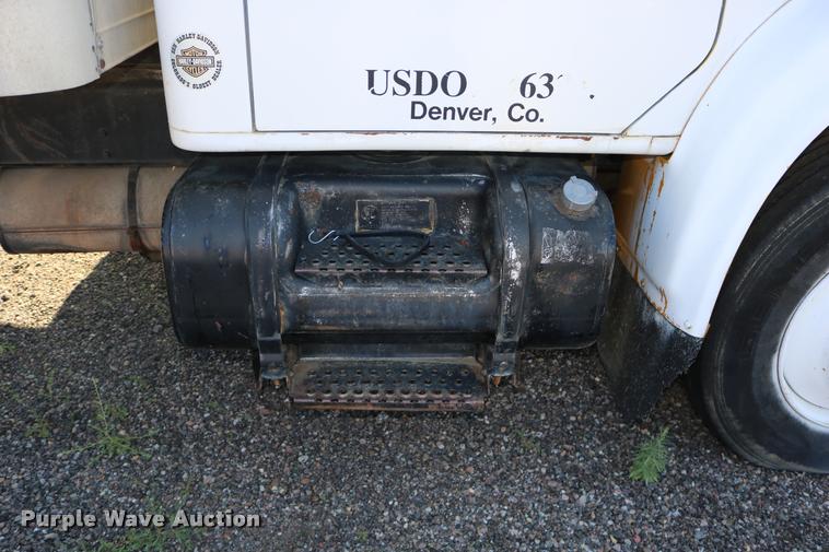 image for item DD0210 1992 International 4900 box truck