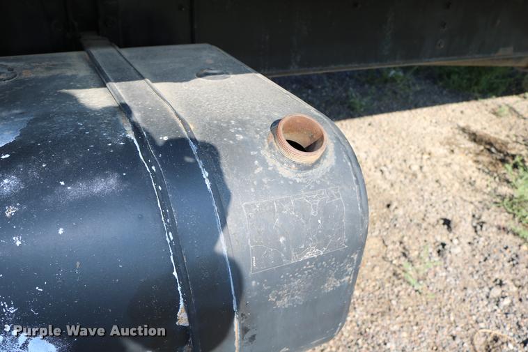 image for item DD0210 1992 International 4900 box truck