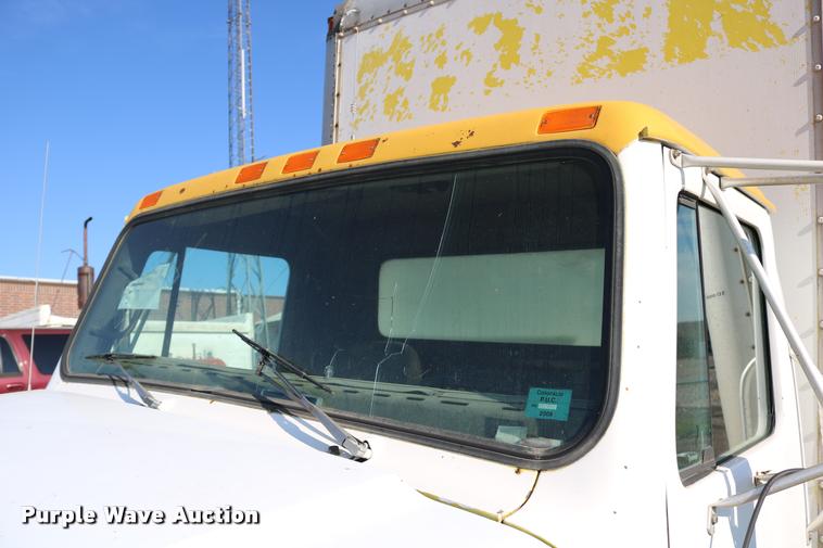 image for item DD0210 1992 International 4900 box truck