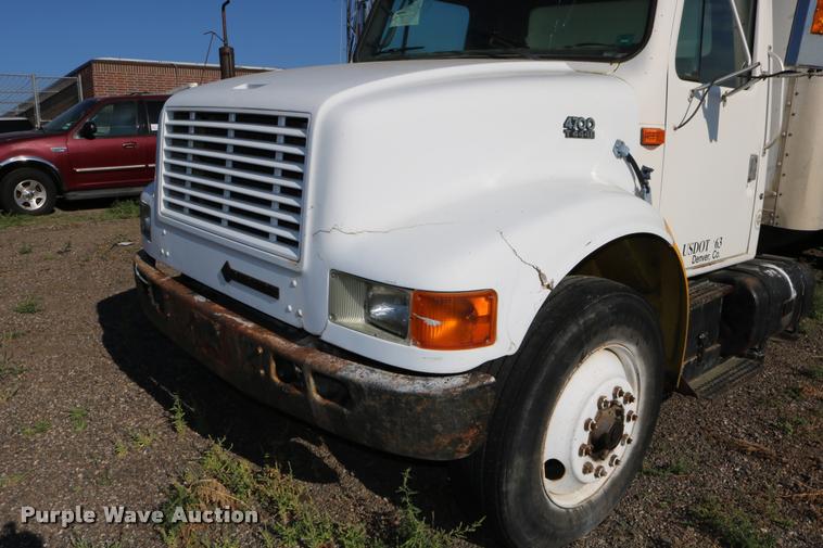 image for item DD0210 1992 International 4900 box truck