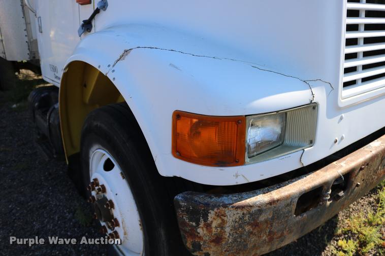 image for item DD0210 1992 International 4900 box truck