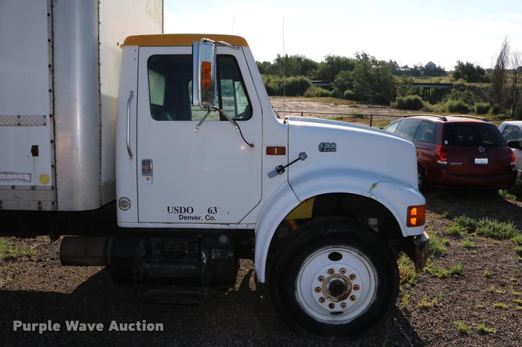 image for item DD0210 1992 International 4900 box truck