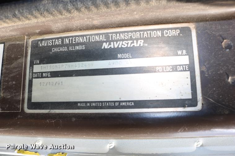 image for item DD0210 1992 International 4900 box truck