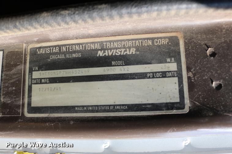 image for item DD0210 1992 International 4900 box truck