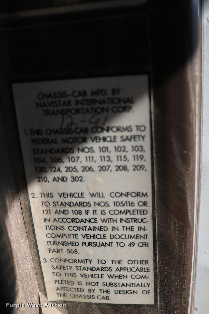 image for item DD0210 1992 International 4900 box truck