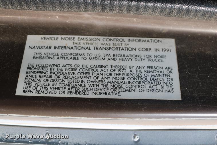 image for item DD0210 1992 International 4900 box truck