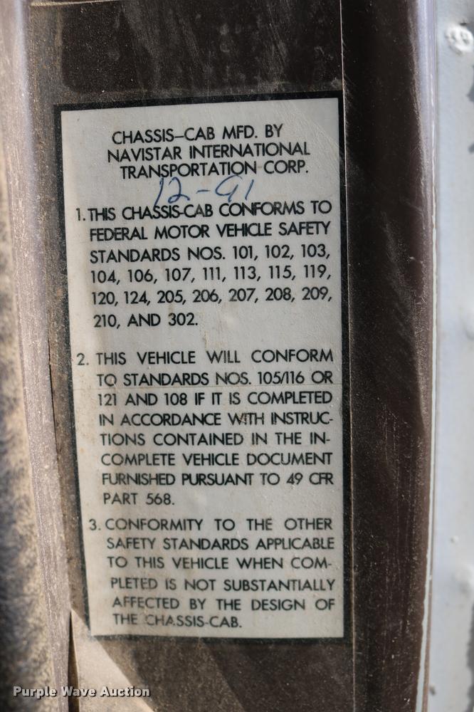 image for item DD0210 1992 International 4900 box truck