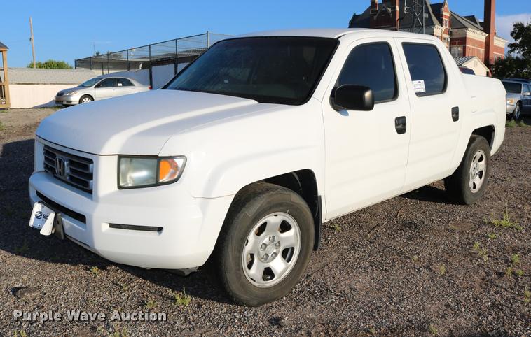 image for item DD0211 2006 Honda Ridgeline pickup truck