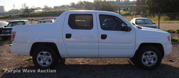 image for item DD0211 2006 Honda Ridgeline pickup truck