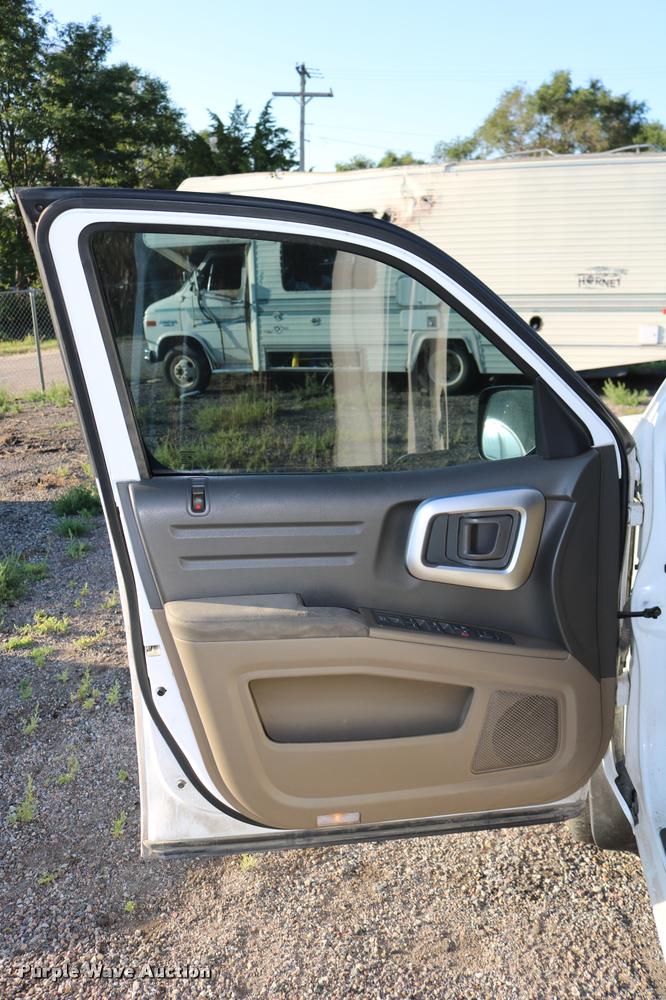 image for item DD0211 2006 Honda Ridgeline pickup truck