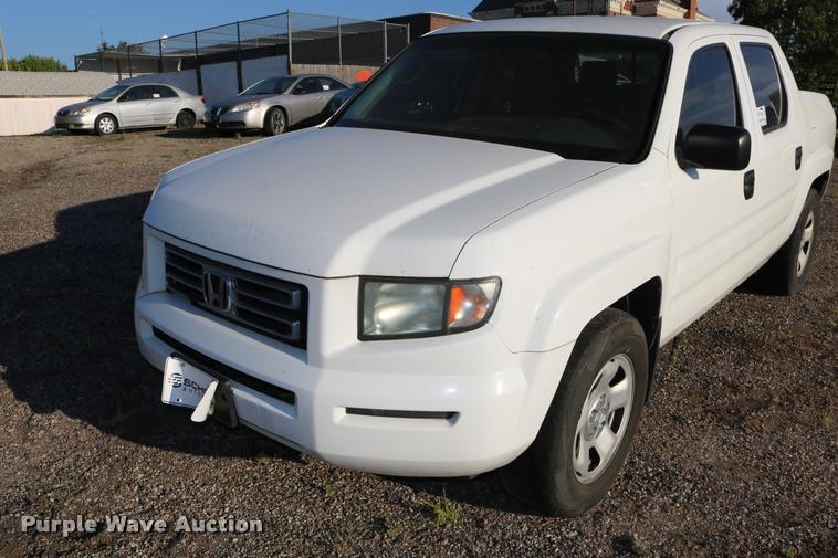 image for item DD0211 2006 Honda Ridgeline pickup truck