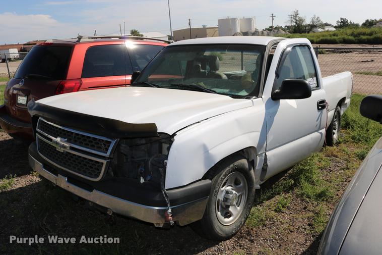 image for item DD0213 2003 Chevrolet Silverado 1500 pickup truck