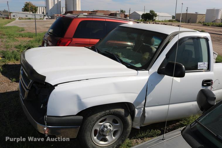 image for item DD0213 2003 Chevrolet Silverado 1500 pickup truck