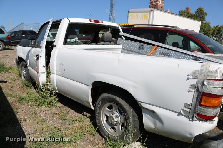 image for item DD0213 2003 Chevrolet Silverado 1500 pickup truck