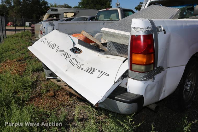 image for item DD0213 2003 Chevrolet Silverado 1500 pickup truck