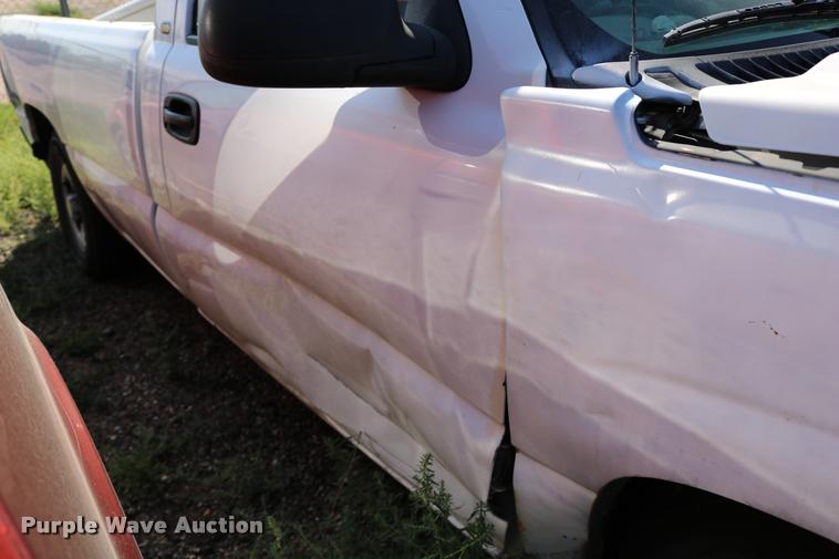 image for item DD0213 2003 Chevrolet Silverado 1500 pickup truck
