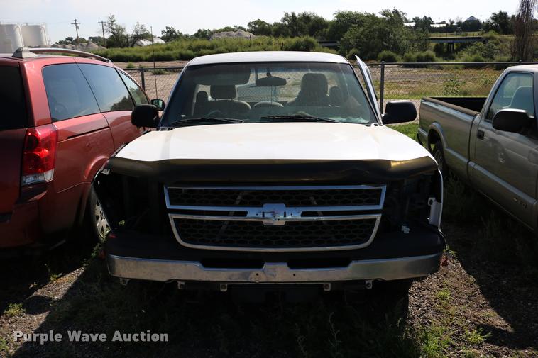 image for item DD0213 2003 Chevrolet Silverado 1500 pickup truck