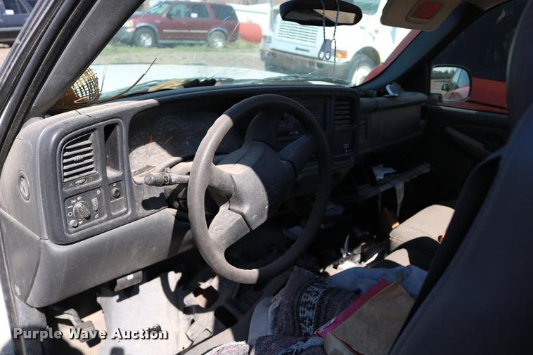 image for item DD0213 2003 Chevrolet Silverado 1500 pickup truck