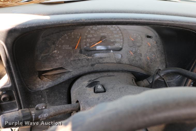 image for item DD0213 2003 Chevrolet Silverado 1500 pickup truck